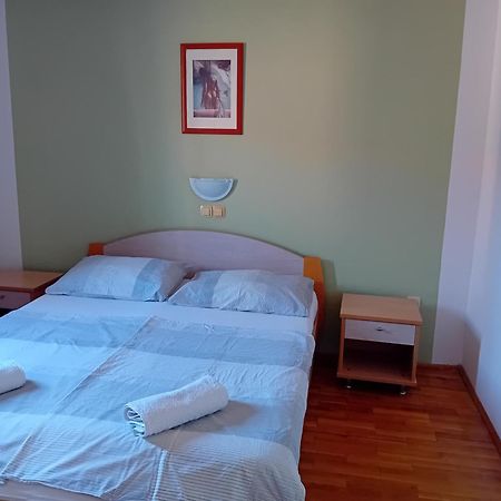 Apartmani Ana I Predrag Lopar Habitación foto